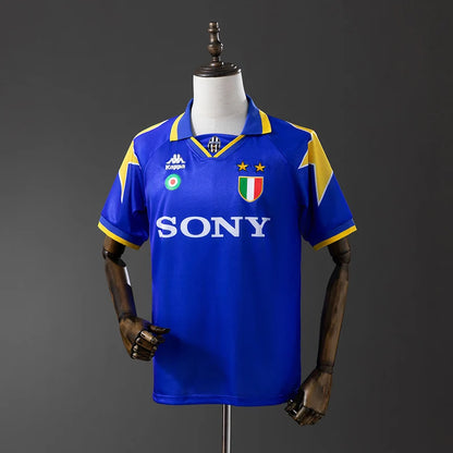 Juventus 95-96 away kit