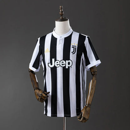 Juventus 17-18 home kit