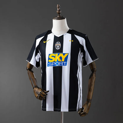 Juventus 04-05 home kit