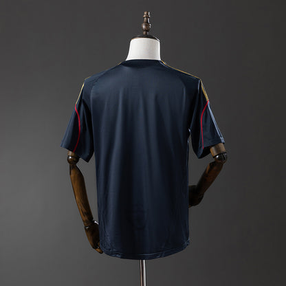 Liverpool 09-10 away kit