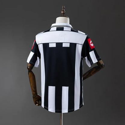 Juventus 01-02 home kit