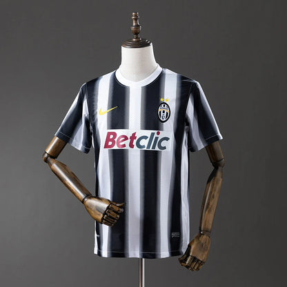 Juventus 11-12 home kit