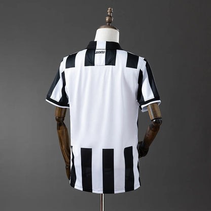 Juventus 14-15 home kit