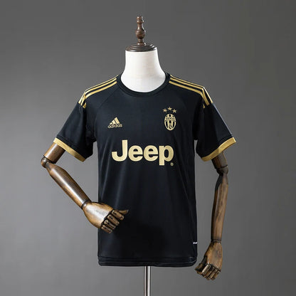 Juventus 15-16 away kit
