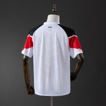 Manchester United 10-11 away kit