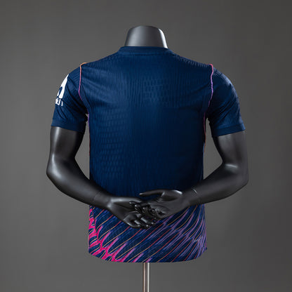 Tottenham 26-27 away kit