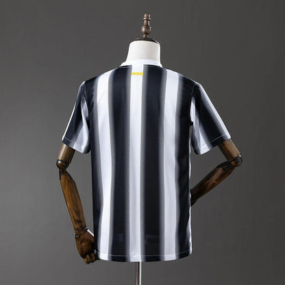 Juventus 11-12 home kit