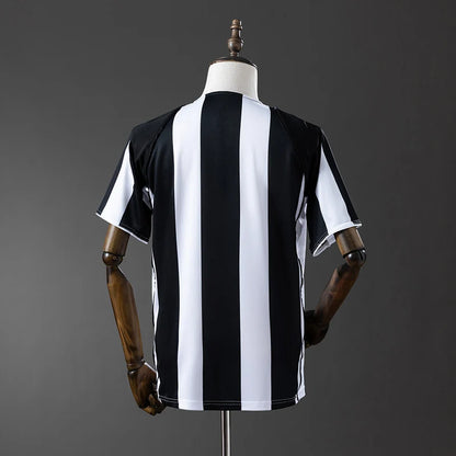 Juventus 04-05 home kit