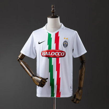 Juventus 10-11 away kit