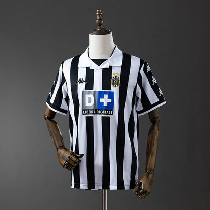 Juventus 99-00 home kit